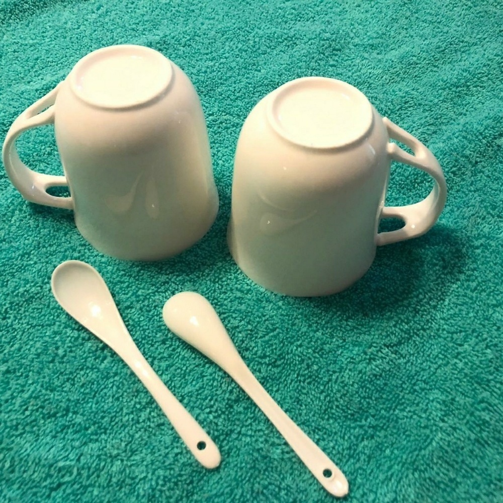 [NEW] Two Kissing Emoji Cups with 2 Spoon - Picture 4 of 8